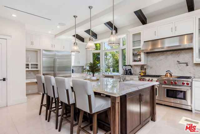 2175 Summitridge Drive, Beverly Hills CA: https://media.crmls.org/mediaz/00d3c33a-b27b-462f-8c8f-7749563307a1.jpg