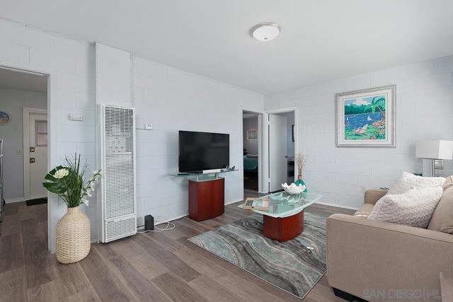 1380 1382 Grove Avenue, Imperial Beach CA: https://media.crmls.org/mediaz/00d3f685-b438-4156-90ef-2385b3eb25dd.jpg