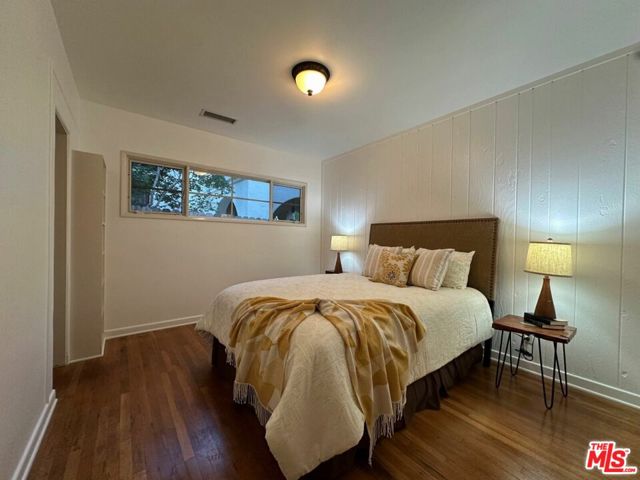 2005 Chilton Drive, Glendale CA: https://media.crmls.org/mediaz/00d468db-09aa-47cc-bf25-56fcb88f19c9.jpg