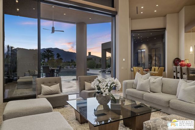 4 Paradise Cove Court, Rancho Mirage CA: https://media.crmls.org/mediaz/00d49003-2308-4fc1-89a2-648cfbf952bd.jpg