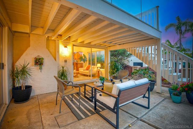 7219 Mimosa Dr, Carlsbad CA: https://media.crmls.org/mediaz/00d50867-141a-4ef2-a8d2-ead762613925.jpg