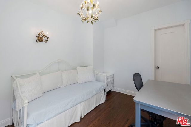504 24Th Street, Santa Monica CA: https://media.crmls.org/mediaz/00d520cb-9620-4f46-9a7b-daafd9570e94.jpg