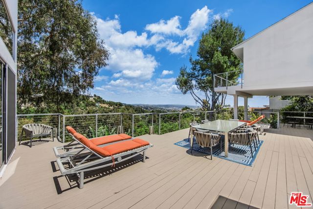 2600 Carman Crest Drive, Los Angeles CA: https://media.crmls.org/mediaz/00d573a1-9c9e-42dd-8c36-07df18d80f93.jpg