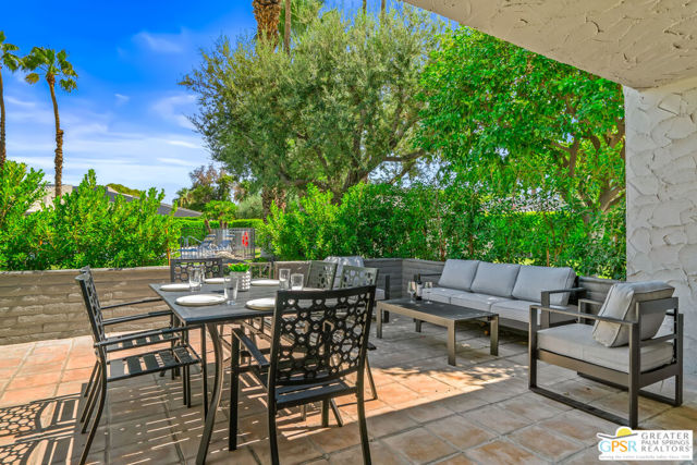 2602 N Whitewater Club Drive, Palm Springs CA: https://media.crmls.org/mediaz/00d5f26d-c7d6-4ab4-bdc1-ac79478a665b.jpg