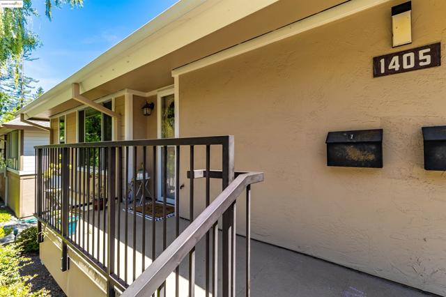 1405 Ptarmigan Dr, Walnut Creek CA: https://media.crmls.org/mediaz/00d5f856-64c3-40c5-a513-a17008f69927.jpg