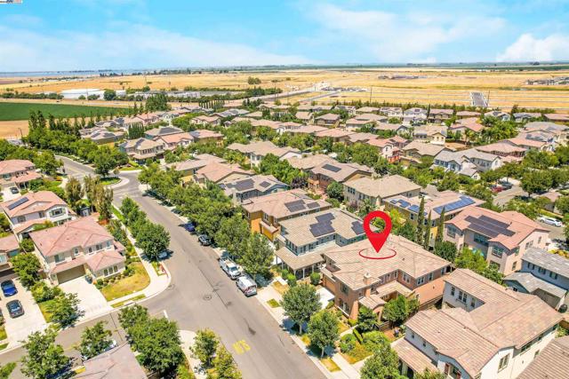 671 W Questa Trl, Mountain House CA: https://media.crmls.org/mediaz/00d61973-33ac-4192-a2f4-7b6f2373543e.jpg