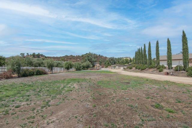 Image 43 of 75 For 37789 Avenida La Cresta