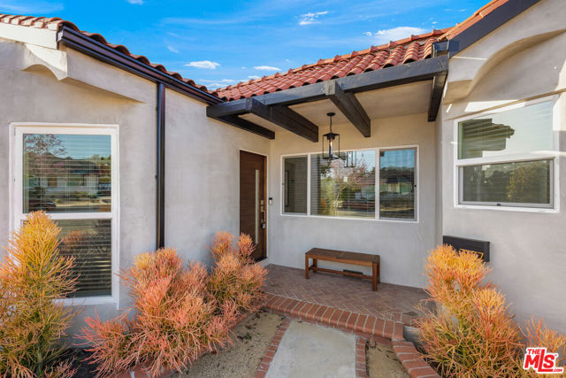 7337 5th Avenue, Los Angeles CA: https://media.crmls.org/mediaz/00d66821-2f42-49e6-92da-9c909202786c.jpg