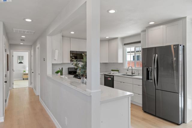 36523 Cherry St, Newark CA: https://media.crmls.org/mediaz/00d67ecd-0ce0-42f9-9125-d68eaa03bdd9.jpg