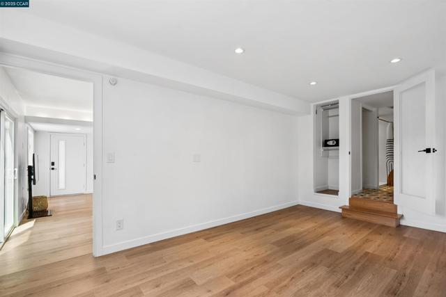 5915 ALHAMBRA AVE, Oakland CA: https://media.crmls.org/mediaz/00d68c6d-e9b9-4964-b397-1fdd5b22b1ec.jpg