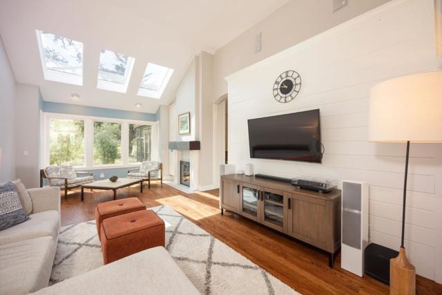 431 Burning Tree Court, Half Moon Bay CA: https://media.crmls.org/mediaz/00d72dd8-6dfd-4412-8158-1c3c97b7cb95.jpg