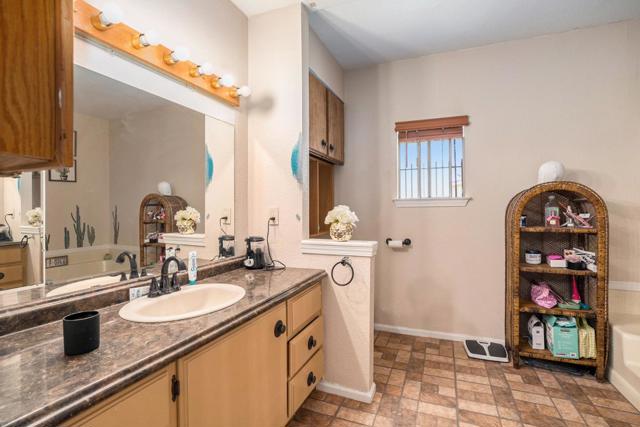 342 Benet Court, Bethel Island CA: https://media.crmls.org/mediaz/00d75c04-7152-4ed0-8132-9ebdb072abee.jpg