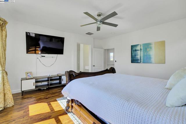 200 ARDEN CT, San Ramon CA: https://media.crmls.org/mediaz/00d7866c-1b61-417d-9652-68d775620b6d.jpg