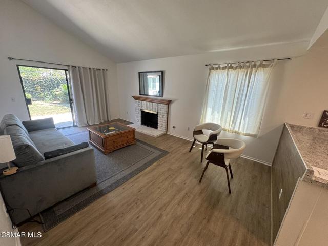 4593 Lubbock Drive, Simi Valley CA: https://media.crmls.org/mediaz/00d78e97-a77f-4a4b-8f0a-c65c56e46fc7.jpg