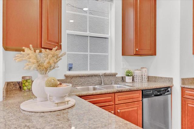 541 Ravenna Way, Hayward CA: https://media.crmls.org/mediaz/00d792f6-2eed-4798-87bb-d2c9024b2b32.jpg