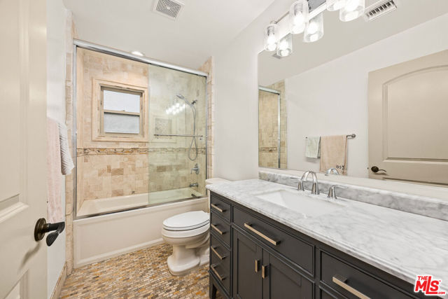 272 N Chester Avenue, Pasadena CA: https://media.crmls.org/mediaz/00d7c27b-62eb-4a58-af5d-b8985416072b.jpg