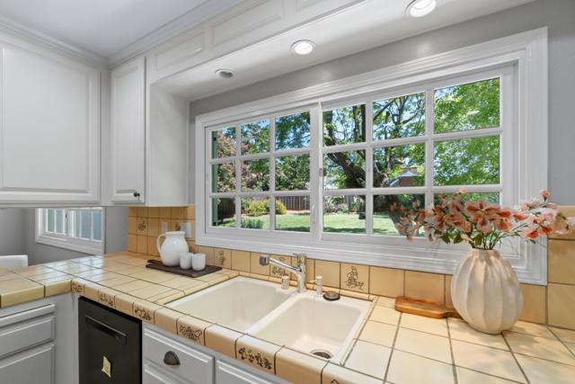 949 Wing Place, Stanford CA: https://media.crmls.org/mediaz/00d86339-367a-407b-8c23-df5c5b59dc97.jpg