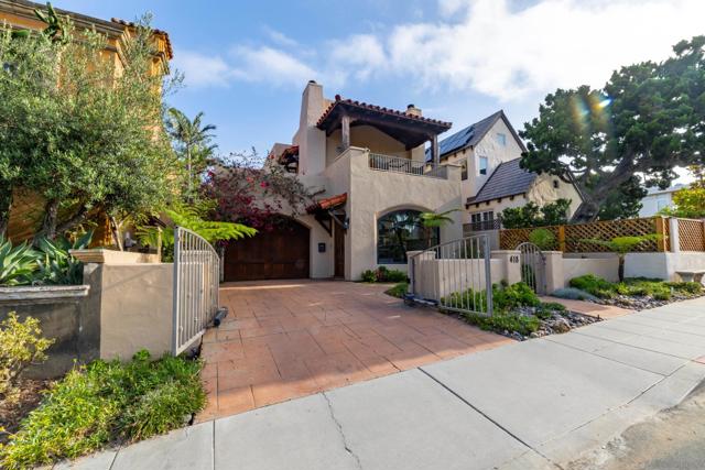 418 Marine St, La Jolla CA: https://media.crmls.org/mediaz/00d8ca9a-6f8e-48bb-bee6-b54946b1fa05.jpg