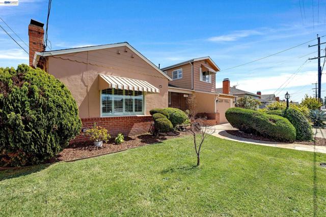 Image 2 of 47 For 15126 Andover St