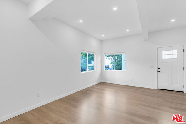 1536 11th Street, Santa Monica CA: https://media.crmls.org/mediaz/00d90449-3b4a-4a3b-a0b7-2b30cc55af24.jpg