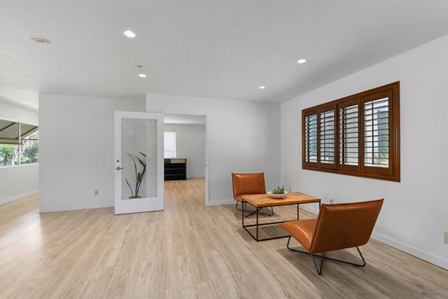 1722 Tierra Libertia Rd, Escondido CA: https://media.crmls.org/mediaz/00d91b00-81f1-44c4-8c38-8e648349e543.jpg