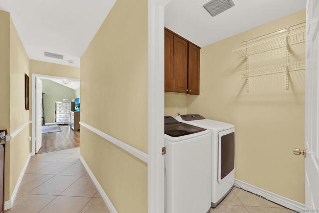 17233 Cuvee Ct, Poway CA: https://media.crmls.org/mediaz/00d921b0-b01d-4348-8b68-bbdfe42effa7.jpg