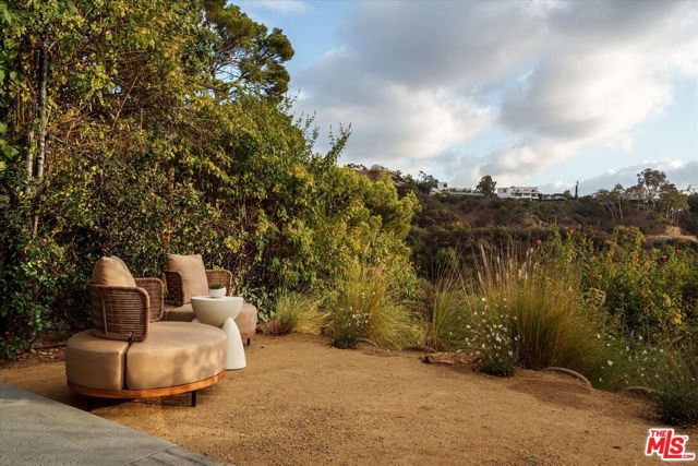 7420 Cervantes Place, Los Angeles CA: https://media.crmls.org/mediaz/00d98f6b-1327-4969-8cc4-1b0168990aee.jpg