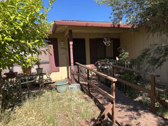1988 Calaveras Dr, Pittsburg CA: https://media.crmls.org/mediaz/00d9ab92-c867-48b2-b5d5-4b553cea8981.jpg