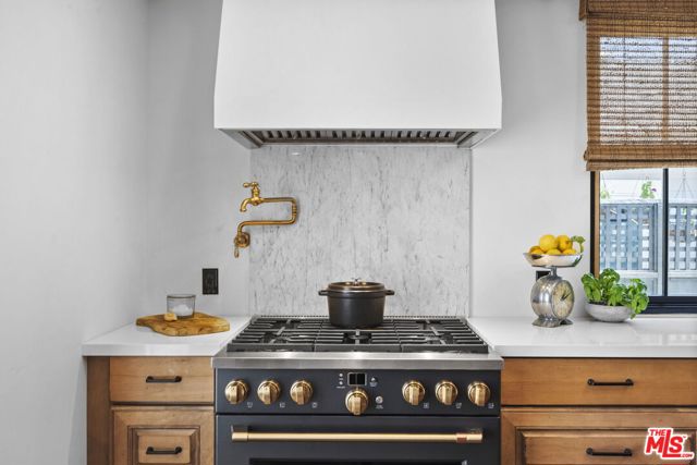 8961 Dicks Street, West Hollywood CA: https://media.crmls.org/mediaz/00da3c9b-15c6-4305-b0cf-a621413b7538.jpg