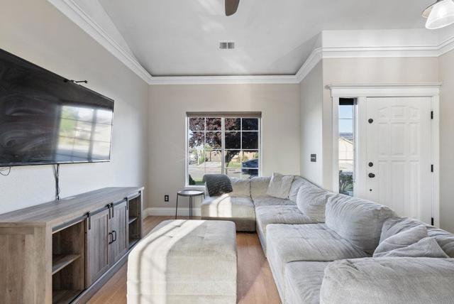 600 Gabriele Court, Hollister CA: https://media.crmls.org/mediaz/00dac69d-5e79-46bd-8b53-84b55917eda9.jpg
