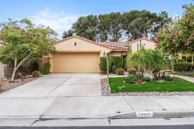 77703 Ashberry Court, Palm Desert CA: https://media.crmls.org/mediaz/00dacd9b-b18f-47dc-ae90-a9e655a95e8d.jpg