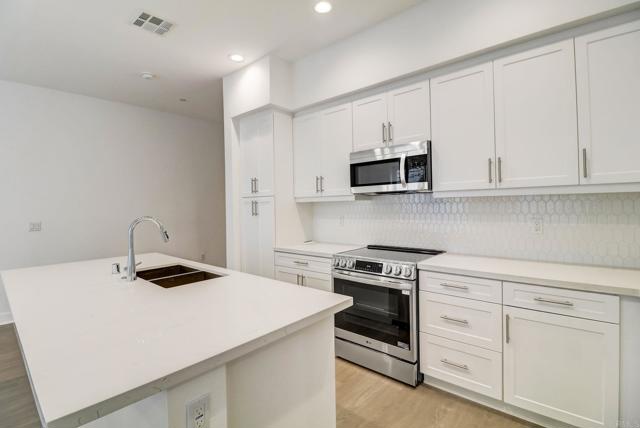 Detail Gallery Image 22 of 36 For 7661 University Ave #105,  La Mesa,  CA 91942 - 3 Beds | 2/1 Baths