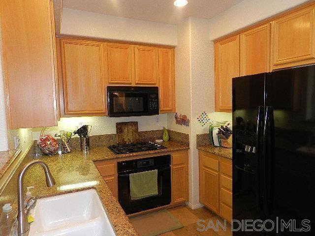 395 Caminito Barcelona, Chula Vista CA: https://media.crmls.org/mediaz/00db5dac-8260-4a90-9f55-59c14d02d599.jpg