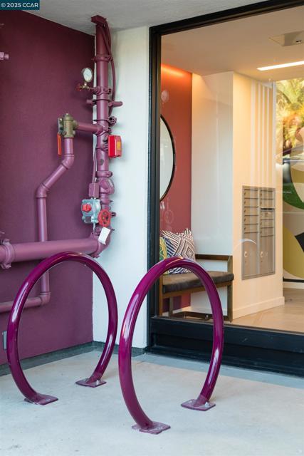 58 Vernon St, Oakland CA: https://media.crmls.org/mediaz/00db63ff-97ac-409d-8fd6-2253bd3c5360.jpg