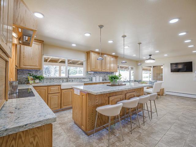 20150 Tarawild Court, Prunedale CA: https://media.crmls.org/mediaz/00dbc477-95bc-4441-954c-c166d9d011f5.jpg