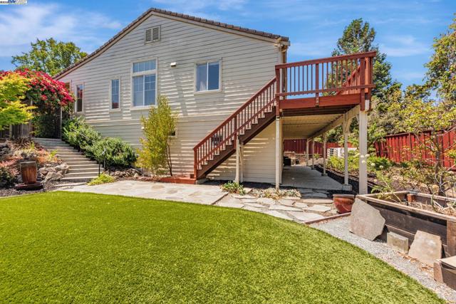 2578 Ridge Crest Ct., Castro Valley CA: https://media.crmls.org/mediaz/00dc6b9c-418e-4223-a2b6-9f648c164b35.jpg