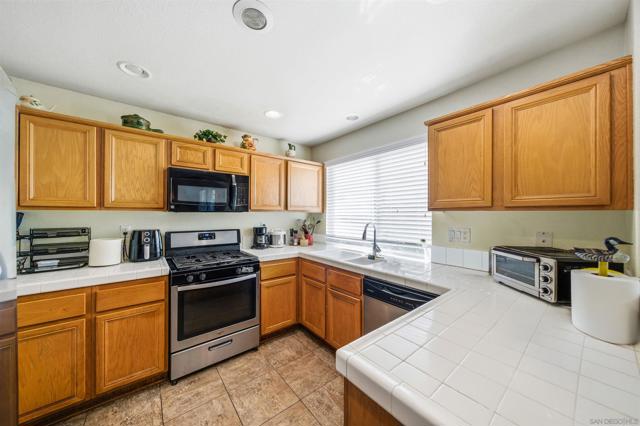 40661 Cartier St, Murrieta CA: https://media.crmls.org/mediaz/00dc9967-b1e5-416f-83c3-2f82b76892ba.jpg