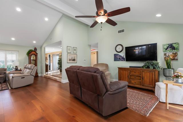 4044 Via del Conquistador, San Diego CA: https://media.crmls.org/mediaz/00dd4cdd-c886-4e98-b3b9-0477ff00d4c0.jpg
