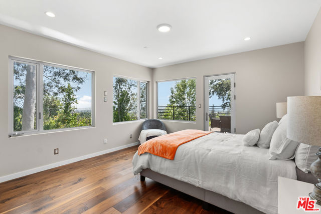 805 Norumbega Drive, Monrovia CA: https://media.crmls.org/mediaz/00dd7c9b-23bf-4899-a5e4-c12cf112a749.jpg