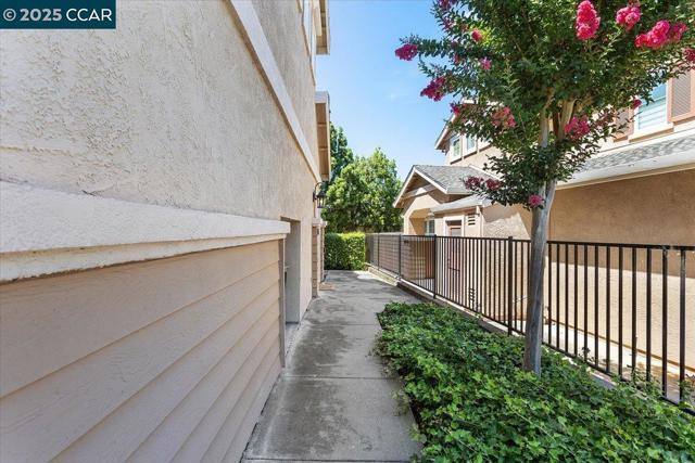 1310 Sutter Creek Ln, San Ramon CA: https://media.crmls.org/mediaz/00ddf6a9-cc15-4eb5-9dbb-0b8a2ae62585.jpg