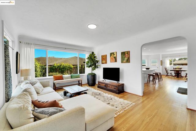 725 Trevethan Ave, Santa Cruz CA: https://media.crmls.org/mediaz/00df58c9-f6c6-4f45-a872-531a5959a94a.jpg