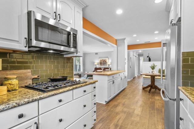 Detail Gallery Image 10 of 35 For 4331 Helix Canyon Dr, La Mesa,  CA 91941 - 3 Beds | 2 Baths
