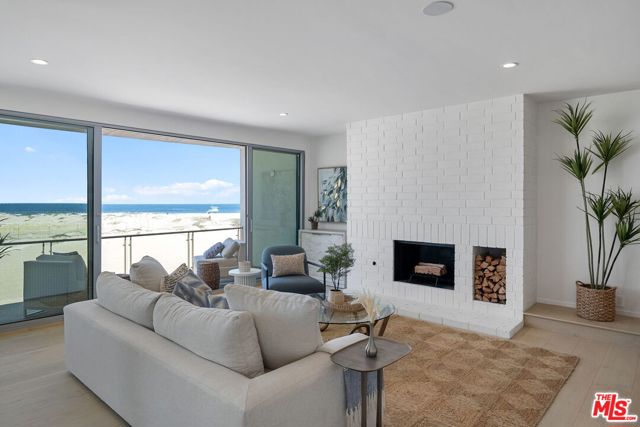 5205 Ocean Front Walk, Marina del Rey CA: https://media.crmls.org/mediaz/00dfb210-ec7b-46d5-992b-1c73e3bb099c.jpg