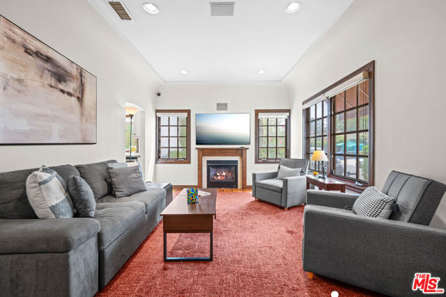 8265 Romaine Street, West Hollywood CA: https://media.crmls.org/mediaz/00dff251-d5f5-4403-b0c6-f3faba2d0e3e.jpg