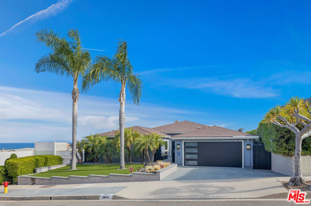 18074 Coastline Drive, Malibu CA: https://media.crmls.org/mediaz/00e020c5-4f24-4a96-973a-98f6451f64d9.jpg