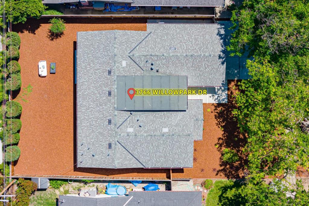 https://media.crmls.org/mediaz/00e16303-63d7-48f9-a5e2-0a22712cf72b.jpg?preset=X-Large