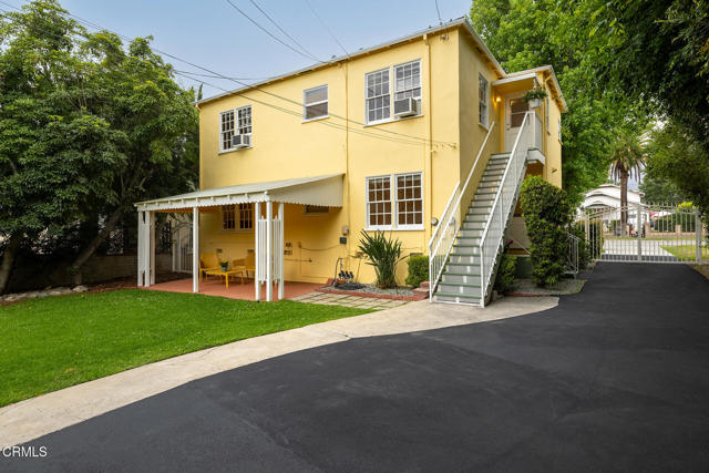 1750 E Villa Street, Pasadena CA: https://media.crmls.org/mediaz/00e191ac-1503-487c-8f1a-ce75651553d1.jpg