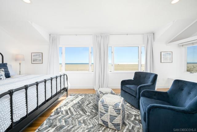 206 E E Oceanfront, Newport Beach CA: https://media.crmls.org/mediaz/00e24b63-cc10-4913-9eca-c2c83f082051.jpg