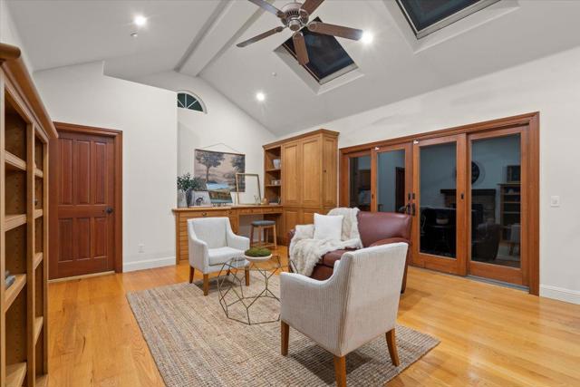 1750 Vista Del Sur, Gilroy CA: https://media.crmls.org/mediaz/00e252b0-961e-438b-bf2a-bb040401ca22.jpg