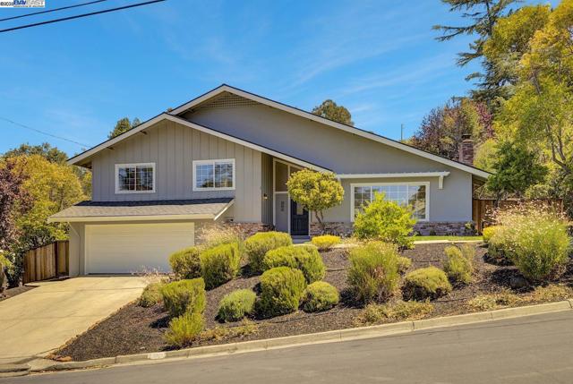 382 Castello Rd, Lafayette CA: https://media.crmls.org/mediaz/00e32bdb-5e99-4fce-afe4-588979e1dd15.jpg